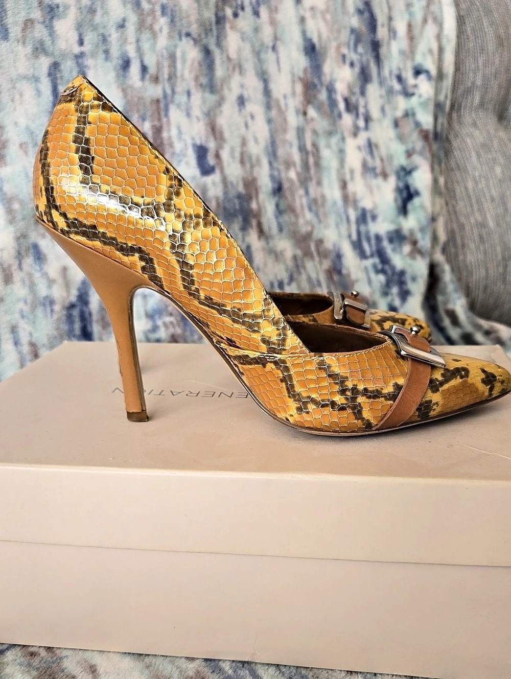 BCBG Generation Altero Snake Print Pointed-Toe Heels US 5 B